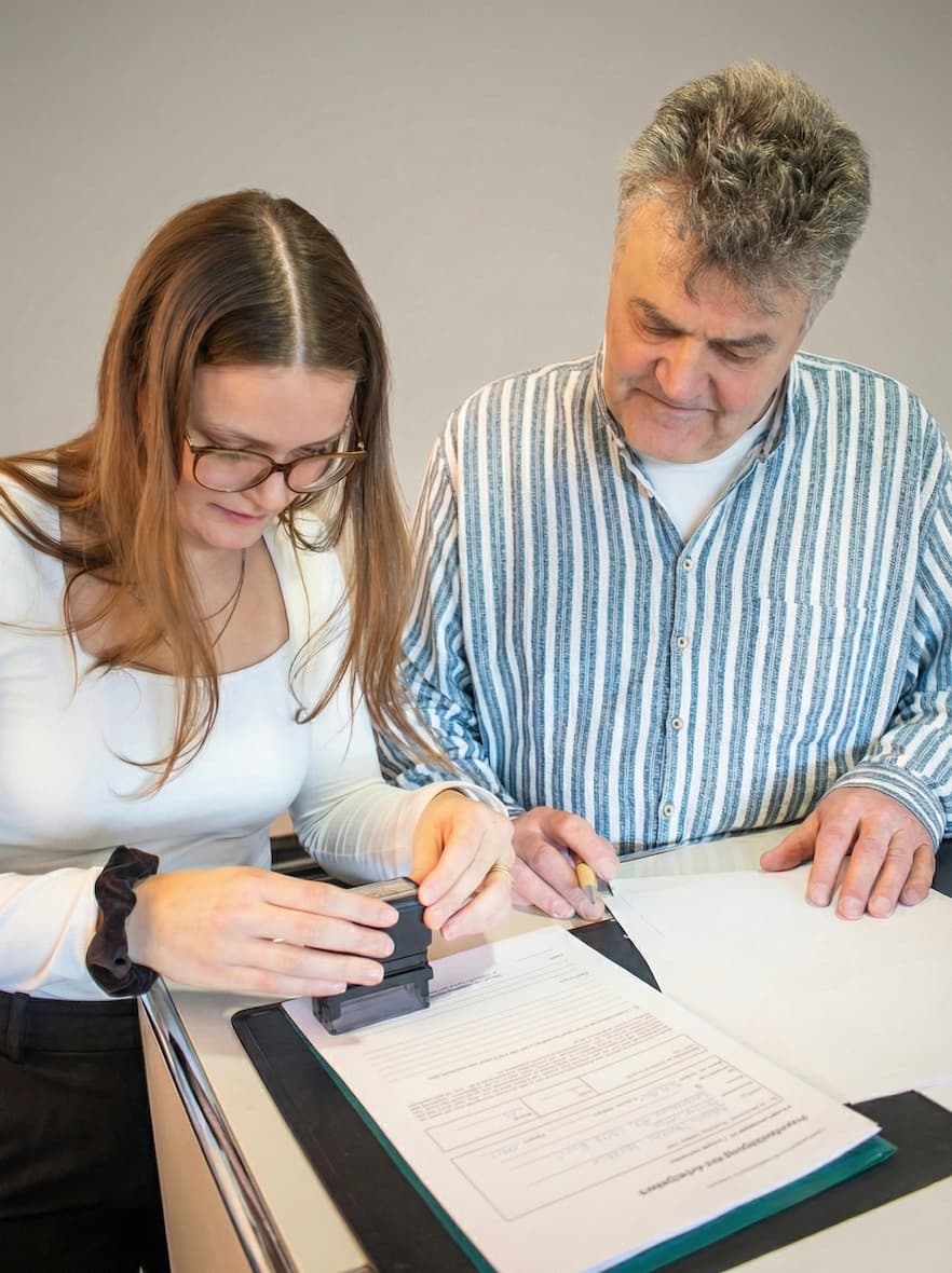 Antonia und Roger bei der Arbeit